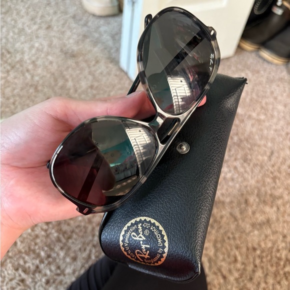 Ray-Ban Black Sunglasses - Picture 3 of 5